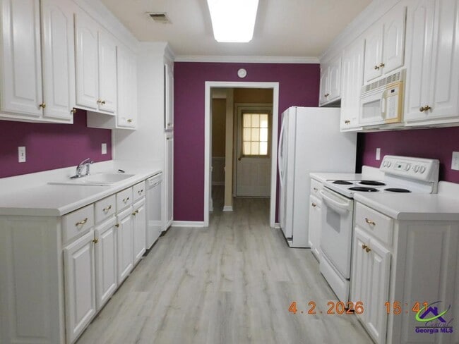 Building Photo - 225 Waterford Dr