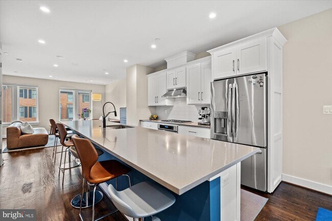 Foto del edificio - 607 Slade Ct