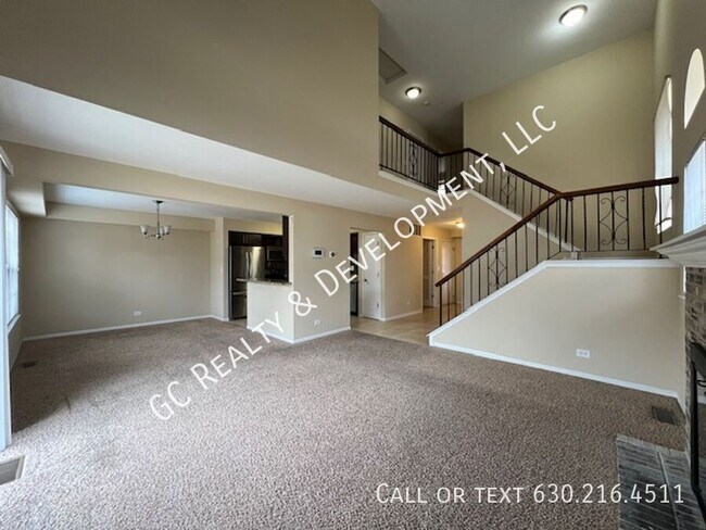 Foto del edificio - ** 3 BEDROOM / 2.5 BATH / END UNIT / SS AP...