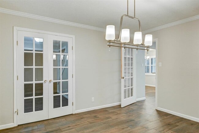 Building Photo - 13915 Charlynn Oaks Dr