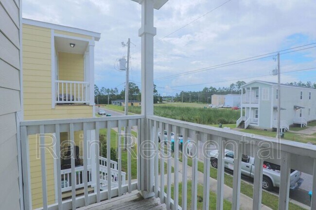 Foto del edificio - 12053 Highland Ave