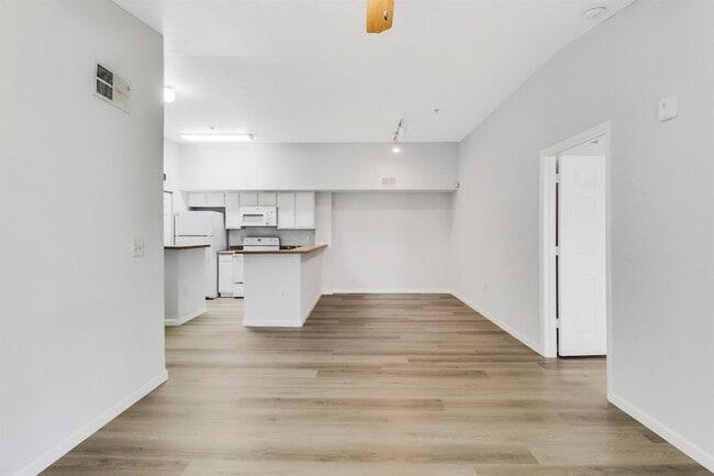 Foto del edificio - 181 SW Palm Dr