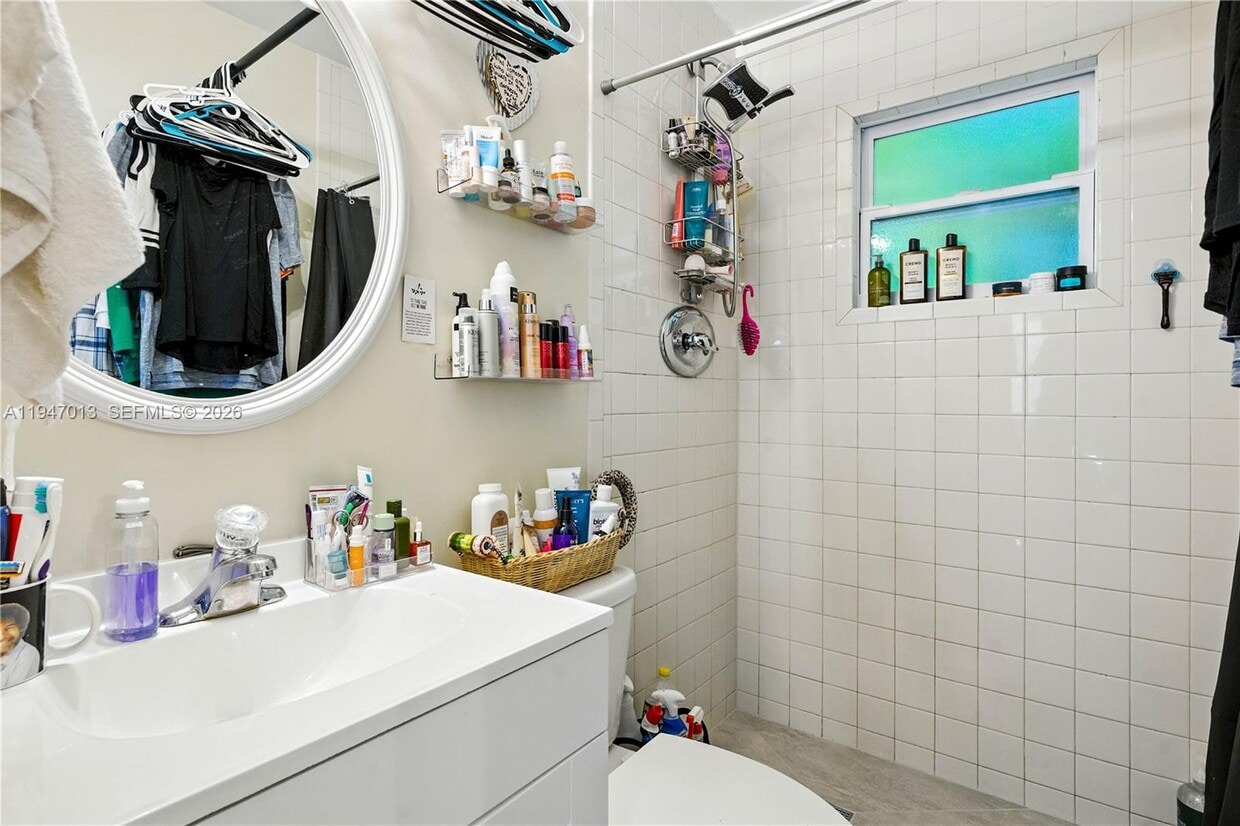 Building Photo - 702 50th St