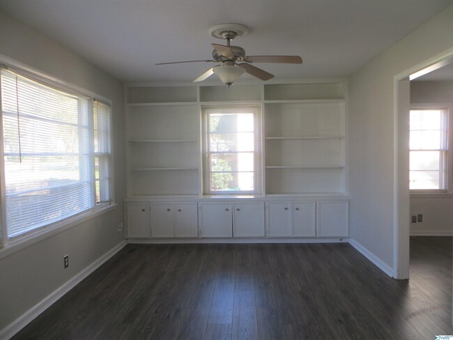 Foto del edificio - 1102 Hermitage Ave SE