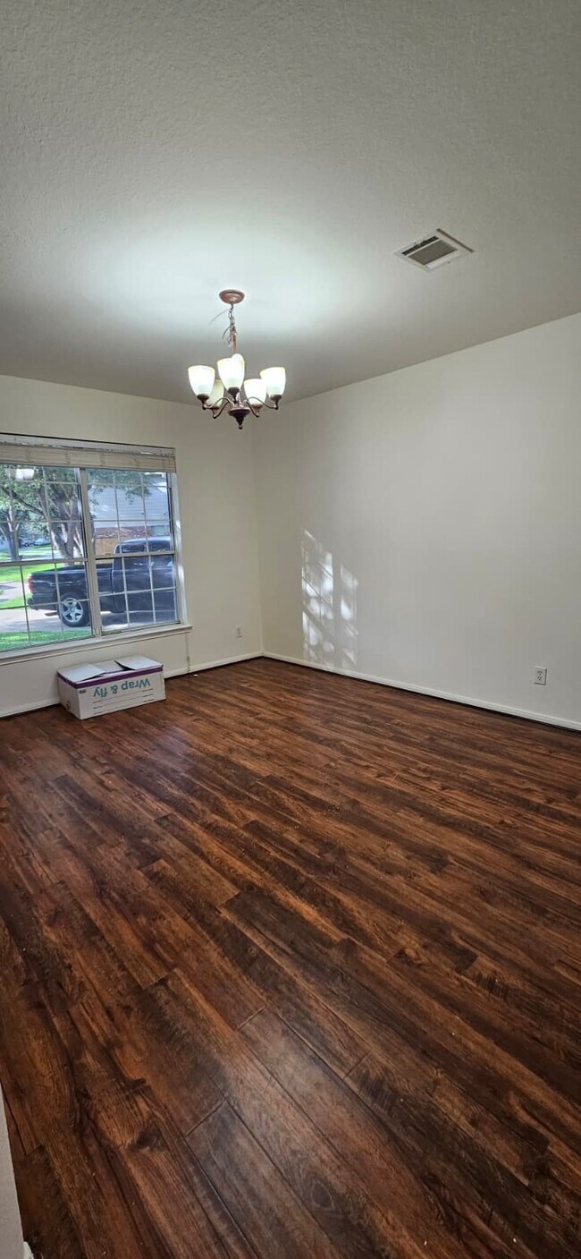 Foto del edificio - 22303 Naple Hollow Ln