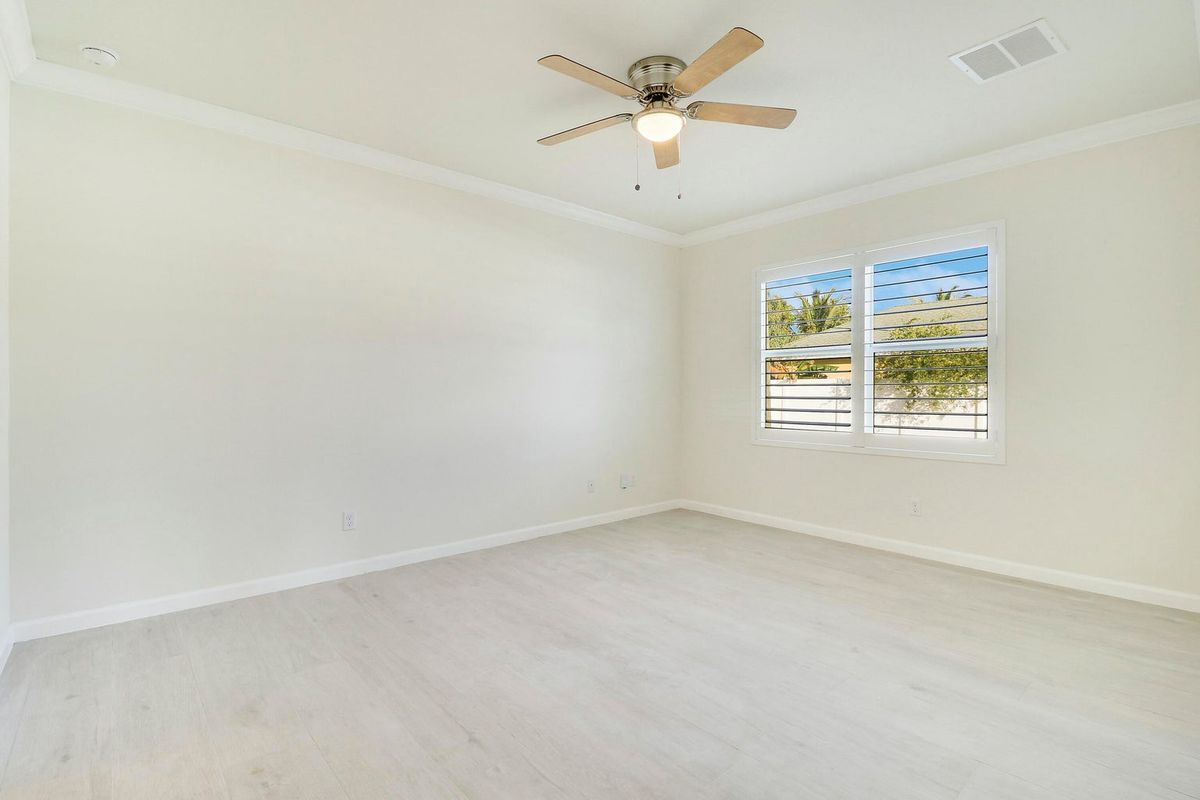 Building Photo - 1455 SW Bartell Ave