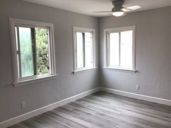 Building Photo - 232 Avenue G