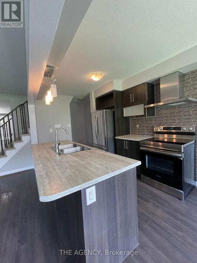 Photo du bâtiment - 111 Bisset Ave