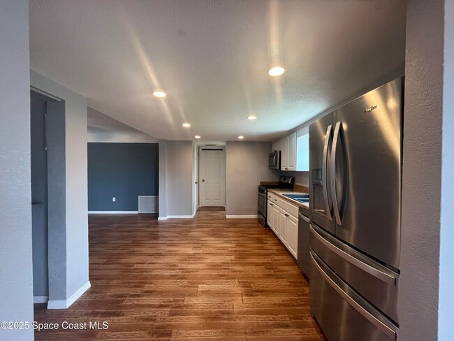Building Photo - 390 Sabal Ave