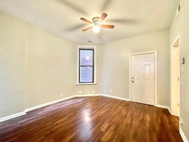 Foto del edificio - 2747 W Armitage Ave