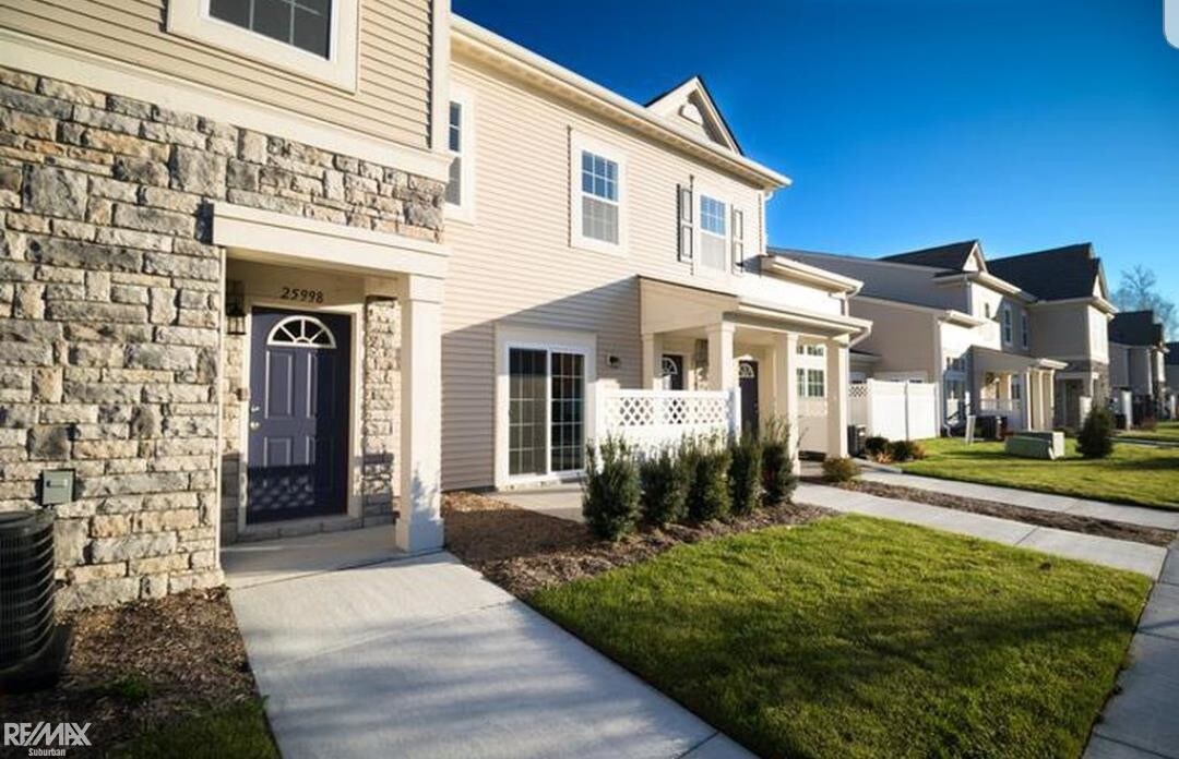 Primary Photo - 25965 Maritime Cir S
