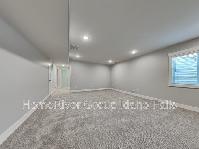 Building Photo - 7224 Hamden Ave