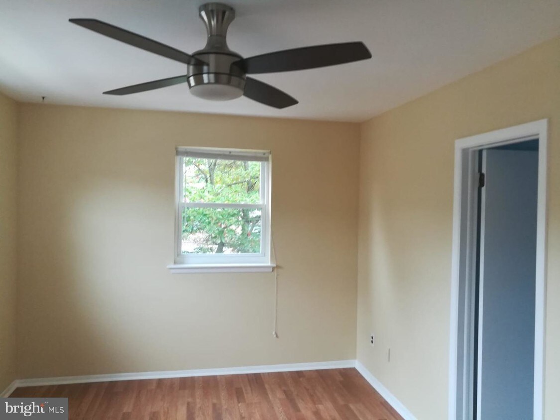 Primary Photo - 1050 Bayless Pl