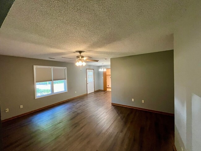 Building Photo - 223 Sewell St