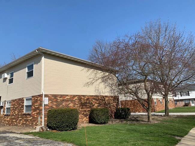 Building Photo - 605 Hillview Dr