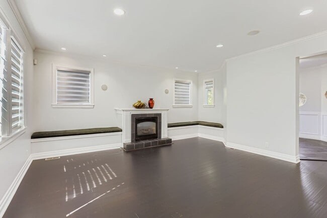 Building Photo - 4bd/3.25ba Kirkland house