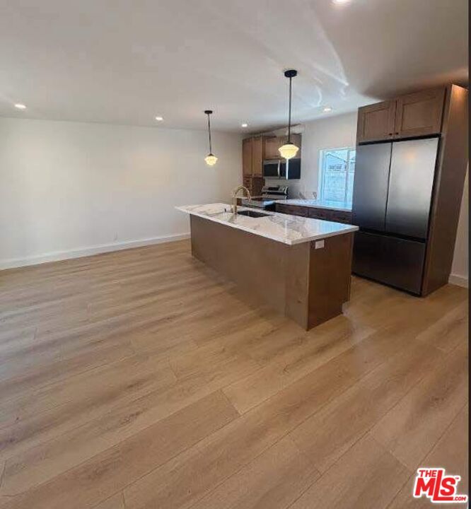 Foto principal - 16128 Devonshire St