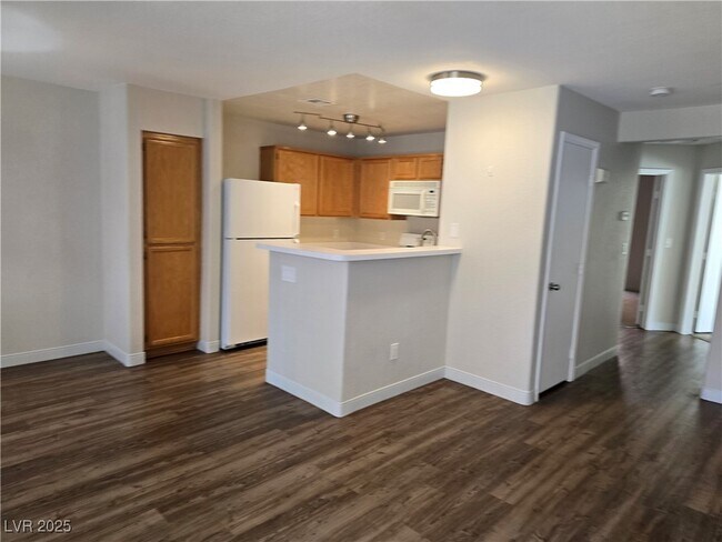 Building Photo - 350 S Durango Dr
