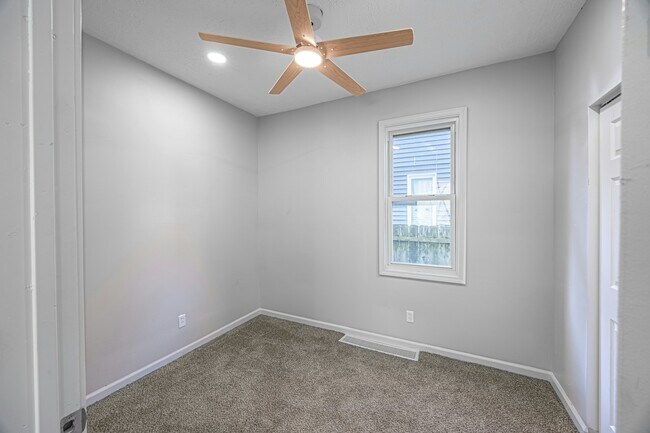Building Photo - 3240 W 56th St