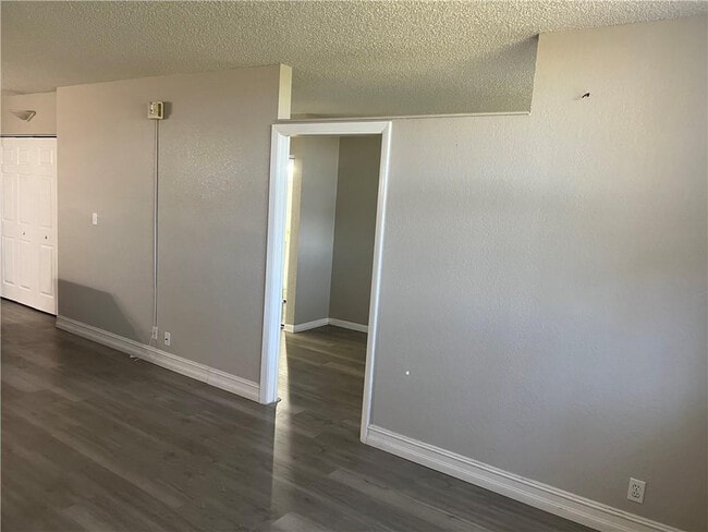 Building Photo - 2401 Riverside Dr