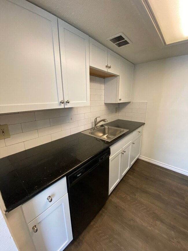 Building Photo - UT PRE-LEASE: 3 bed/2 bath Condo w/ Fireplace, Cathedral Ceilings in bedrooms