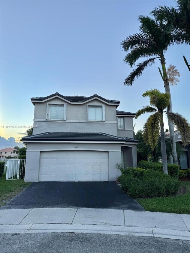 Foto principal - 4249 Magnolia Ridge Dr