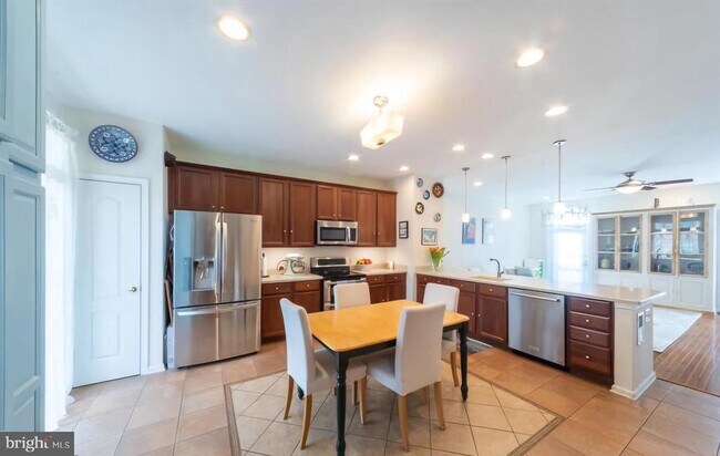 Foto del edificio - 6931 Rolling Creek Way
