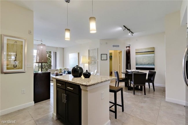 Building Photo - 2 br, 2 bath  - 11501 Lakeside Dr