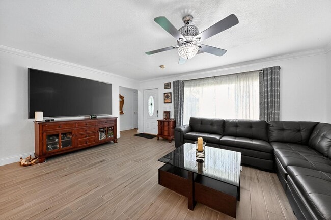 Foto del edificio - 407 Highwood Cir