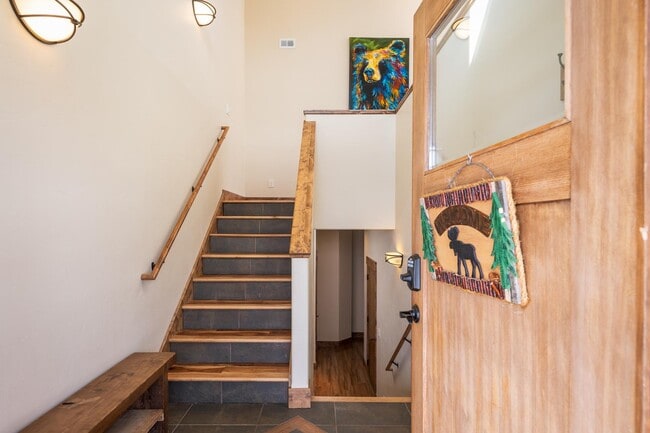 Building Photo - 250 Bergamot Dr - B24
