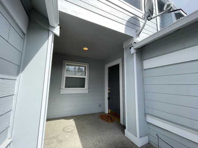 Building Photo - Exclusive Summerwind Town Home Community