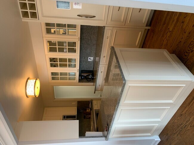 Building Photo - 227 E Walton Pl