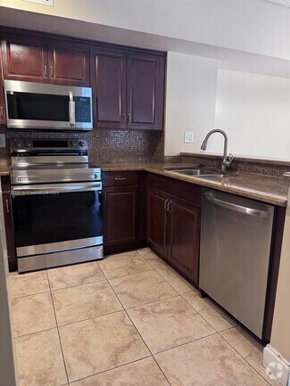 Building Photo - 2640 S University Dr