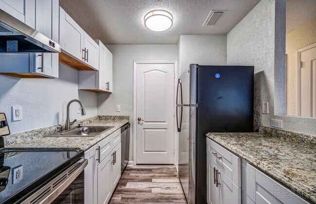 Interior Photo - Everest Gardens