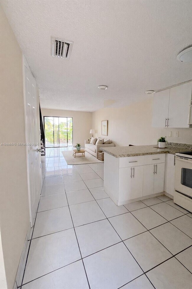 Foto del edificio - 8870 Fontainebleau Blvd