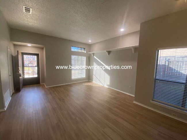 Building Photo - 1212 Case Dr