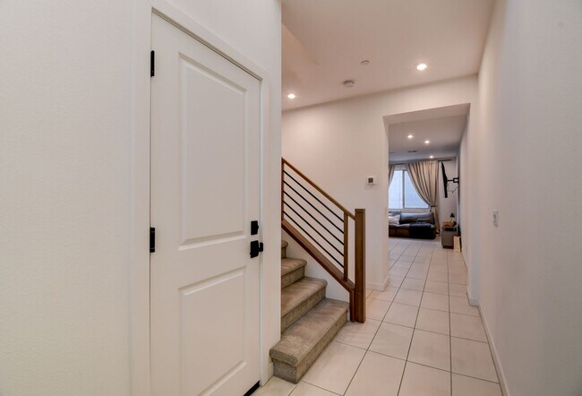 Foto del edificio - Stunning and Modern Townhome in Skye Canyon