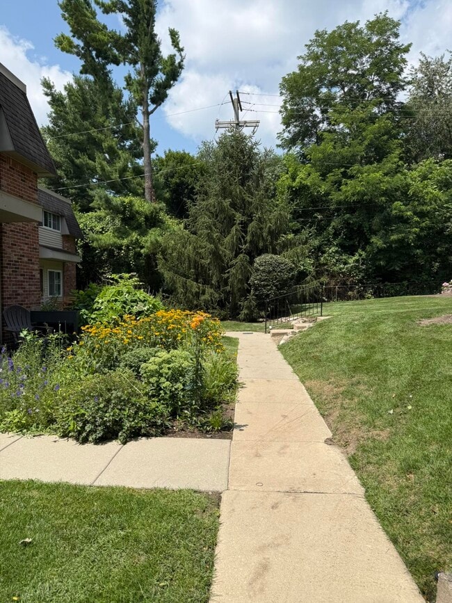 Building Photo - 519 Longshore Dr