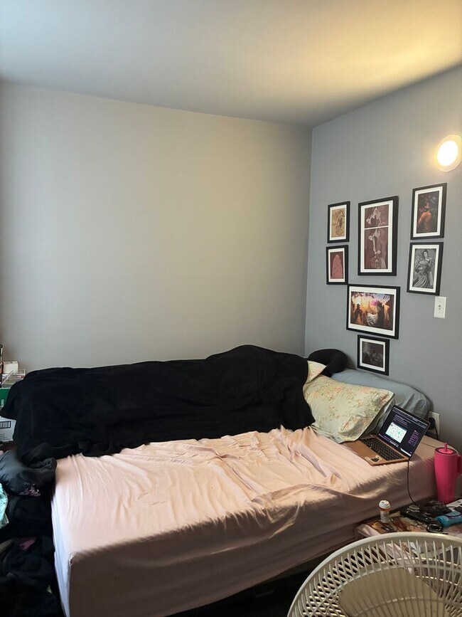 Foto del edificio - 2 Bed 2 Bath Located on Balsam! Ac and Laundry!