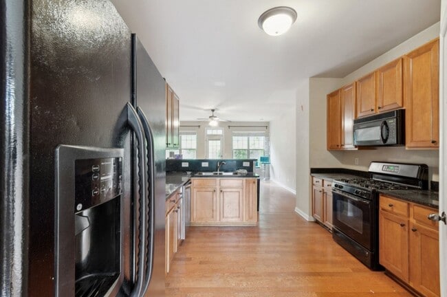 Foto del edificio - 1798 Oak Brook Ln NW