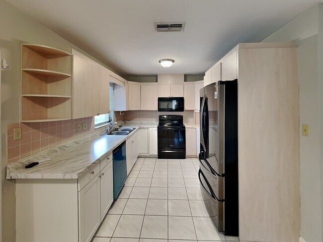 Foto del edificio - 410 N Lockwood Ridge Rd