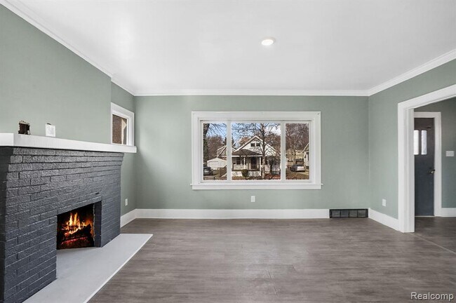 Building Photo - 214 E Hazelhurst St