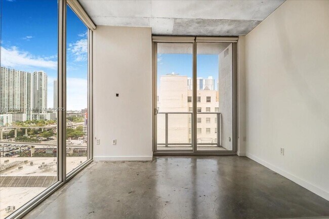 Foto del edificio - 151 SE 1st St