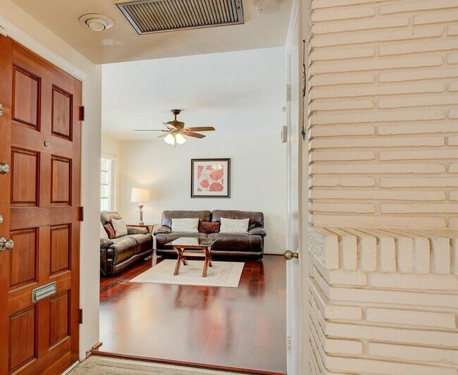 Foto del edificio - 9500 Carlyle Ave