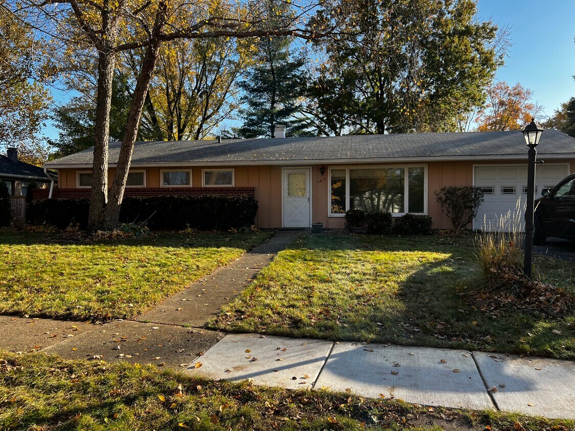 4619 Highcrest Rd, Rockford, IL 61107 House Rental in Rockford, IL