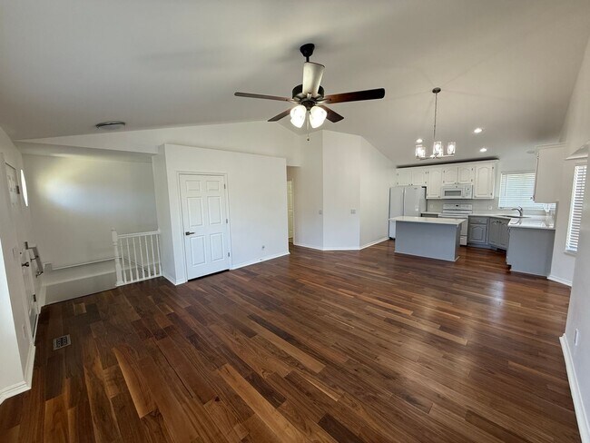Foto del edificio - Beautiful 5 bedroom home!