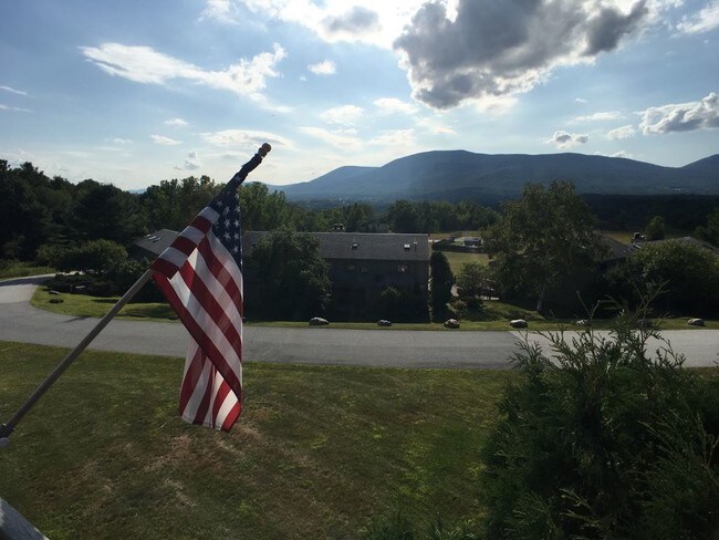 Foto del edificio - 49 Vaughn Farm Rd