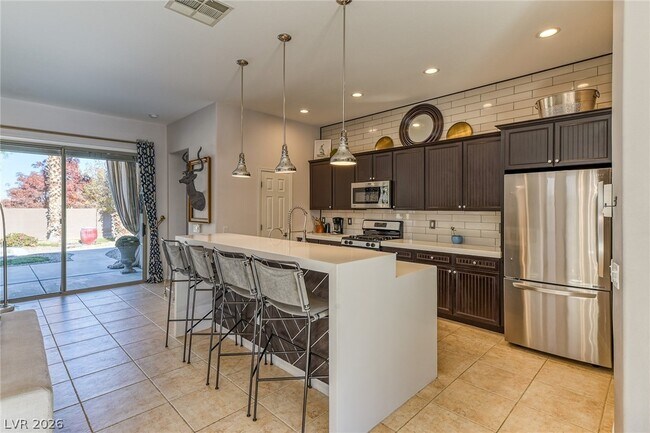 Building Photo - 6 Weston Hills Rd