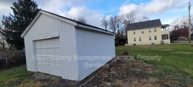 Building Photo - 7523 Aetna Rd