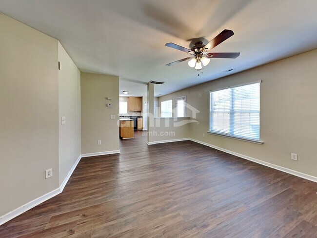Foto del edificio - 1430 Pleasant Garden Ln